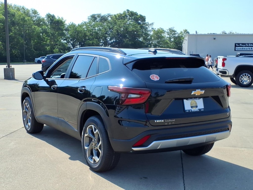 Chevrolet Trax Vehicle Full-screen Gallery Image 3