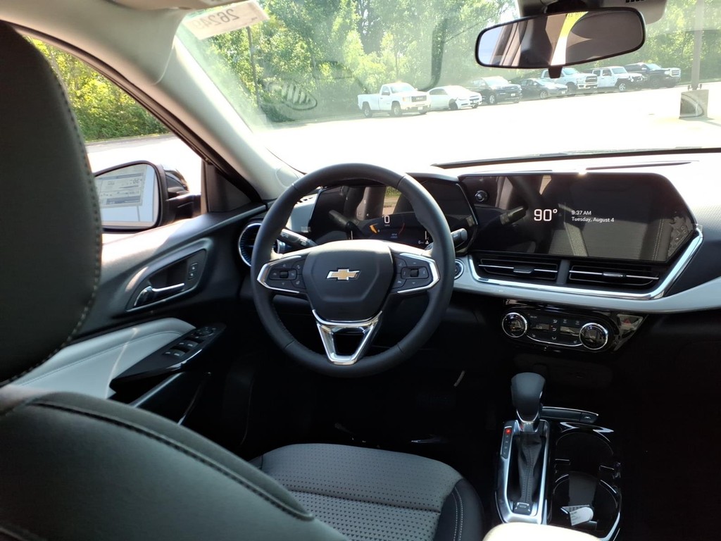 Chevrolet Trax Vehicle Full-screen Gallery Image 9