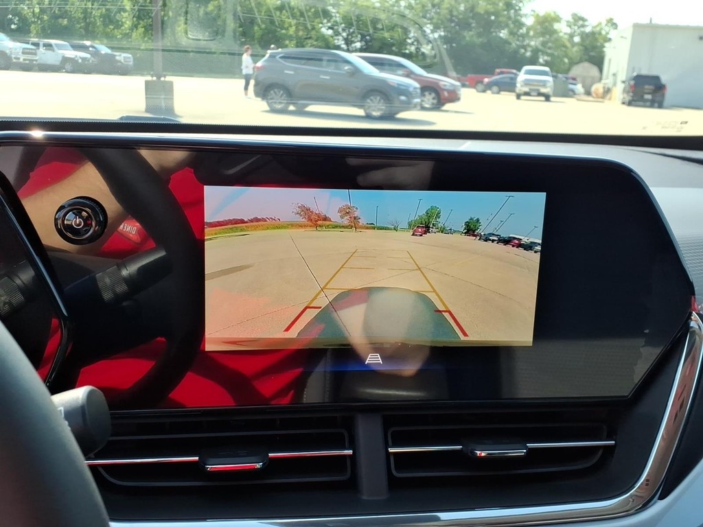 Chevrolet Trax Vehicle Full-screen Gallery Image 12