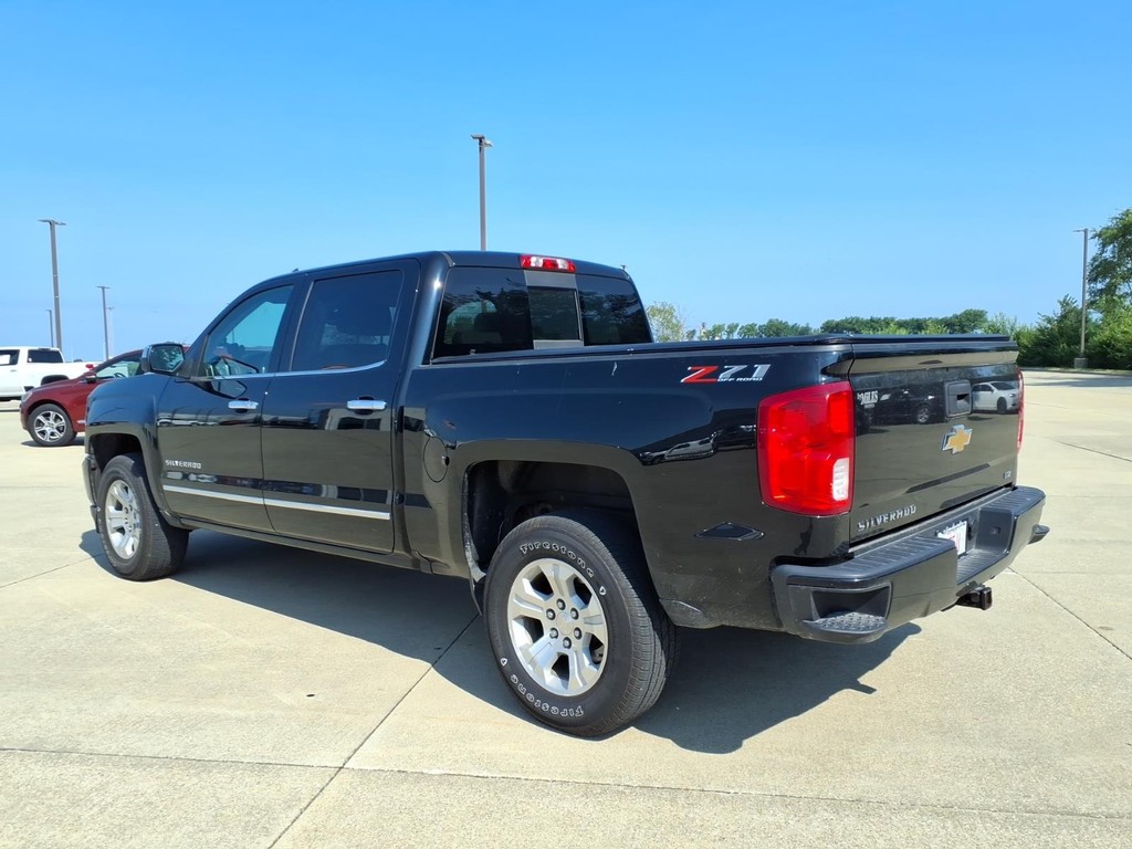 Chevrolet Silverado 1500 Vehicle Full-screen Gallery Image 3