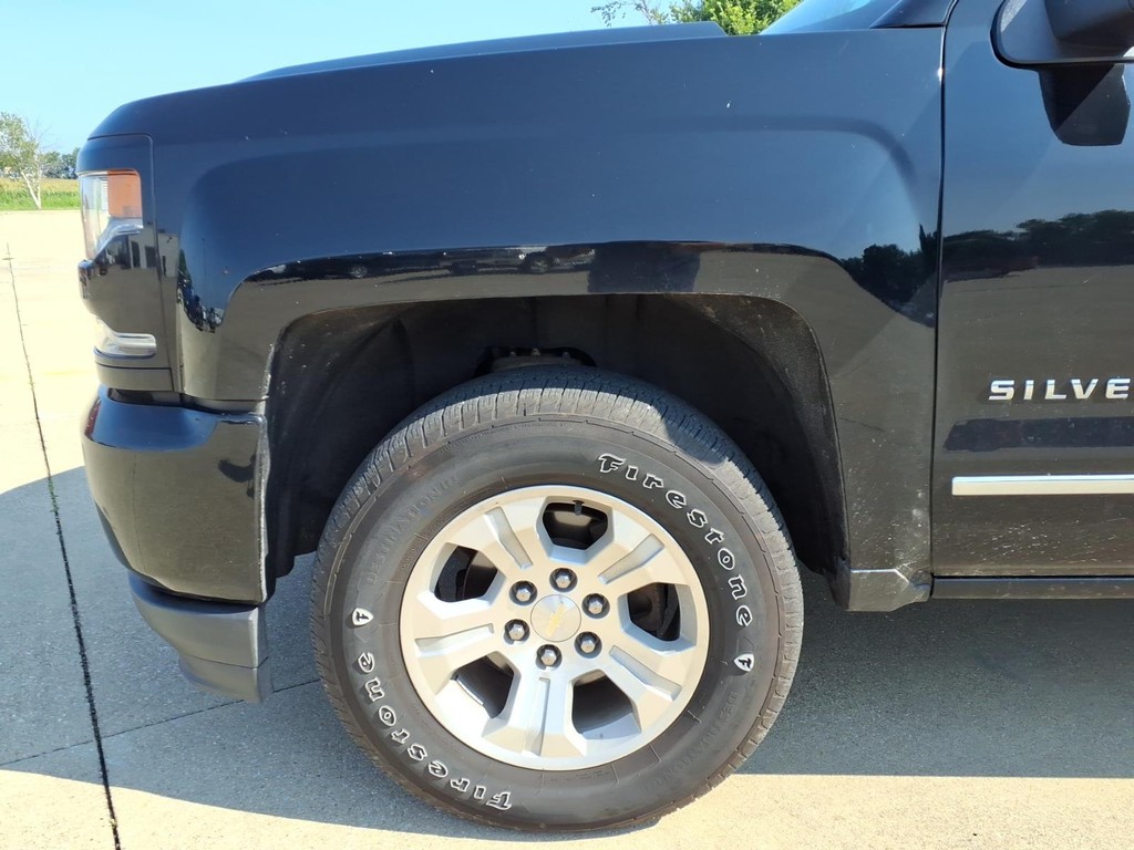 Chevrolet Silverado 1500 Vehicle Full-screen Gallery Image 4