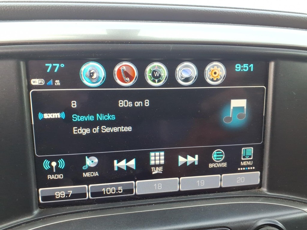 Chevrolet Silverado 1500 Vehicle Full-screen Gallery Image 8
