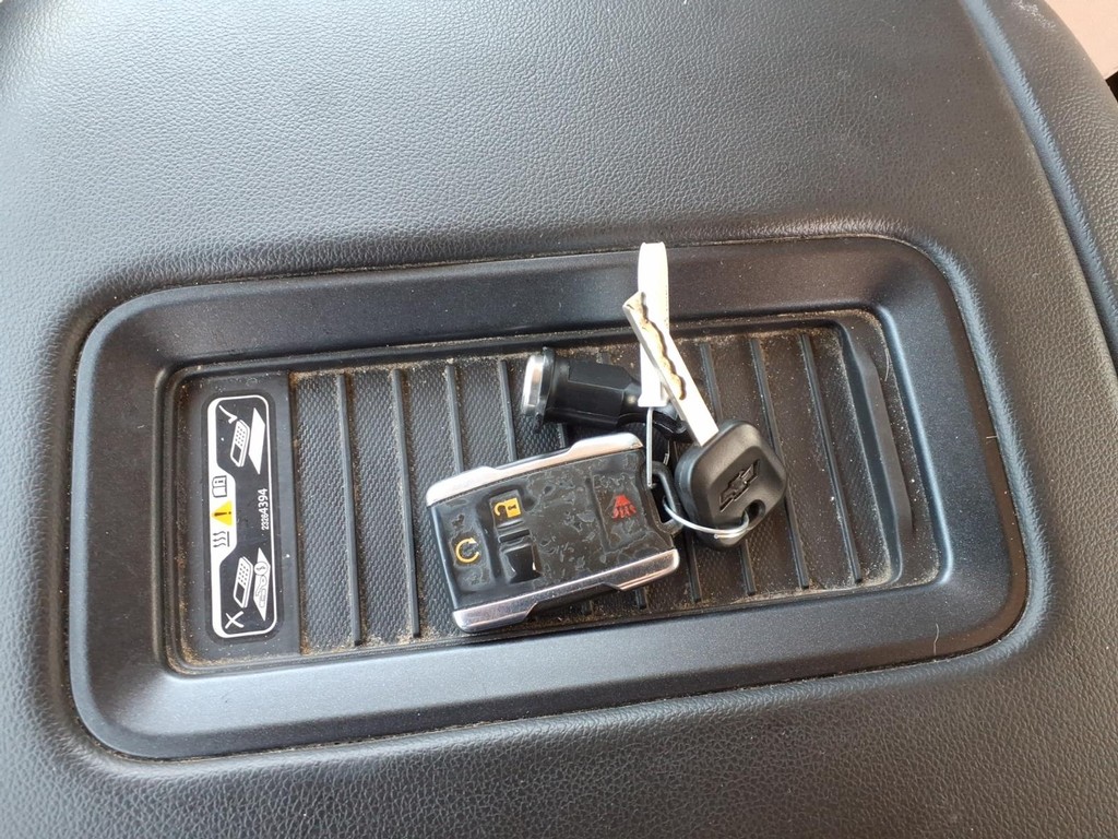 Chevrolet Silverado 1500 Vehicle Full-screen Gallery Image 12