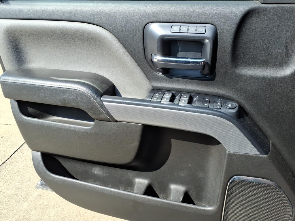 Chevrolet Silverado 1500 Vehicle Full-screen Gallery Image 15
