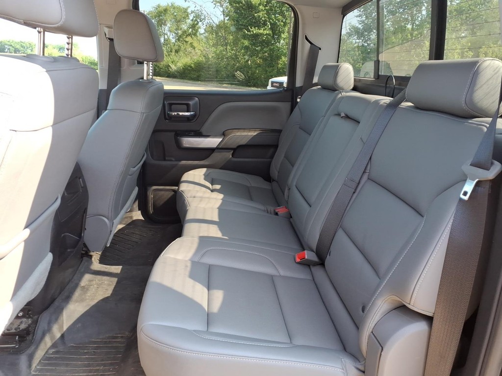 Chevrolet Silverado 1500 Vehicle Full-screen Gallery Image 18