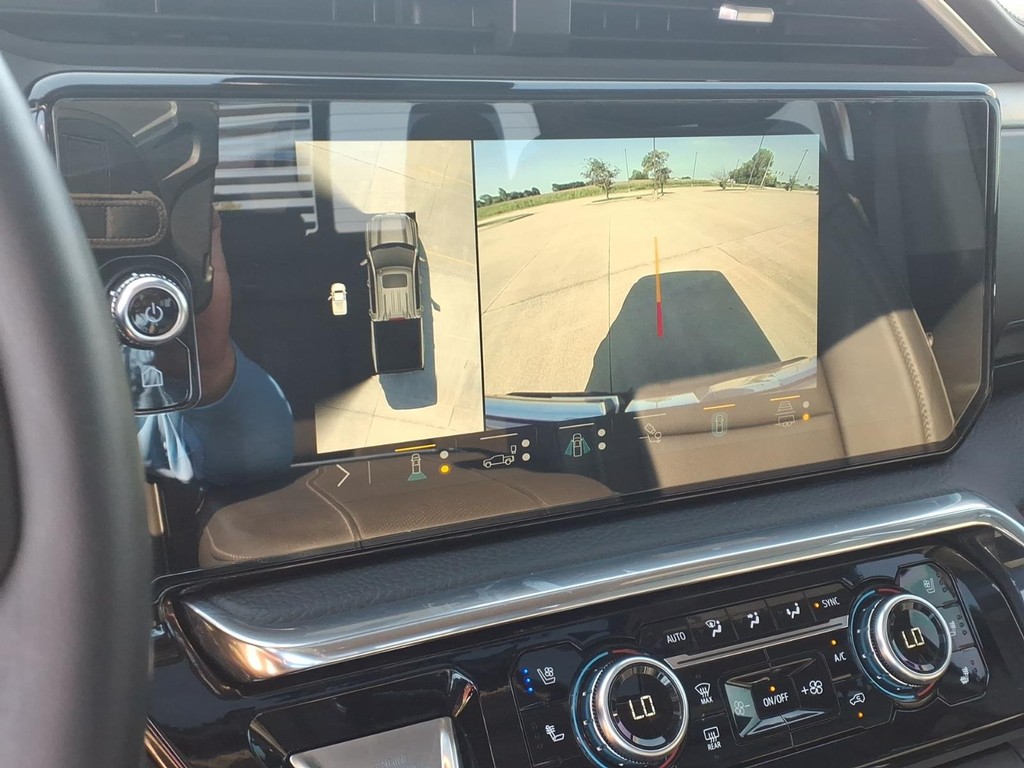 GMC Sierra 1500 Vehicle Full-screen Gallery Image 10