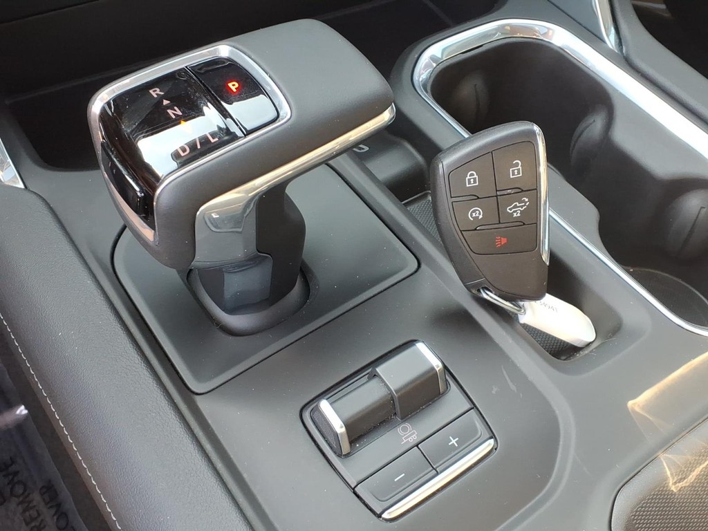 GMC Sierra 1500 Vehicle Full-screen Gallery Image 12