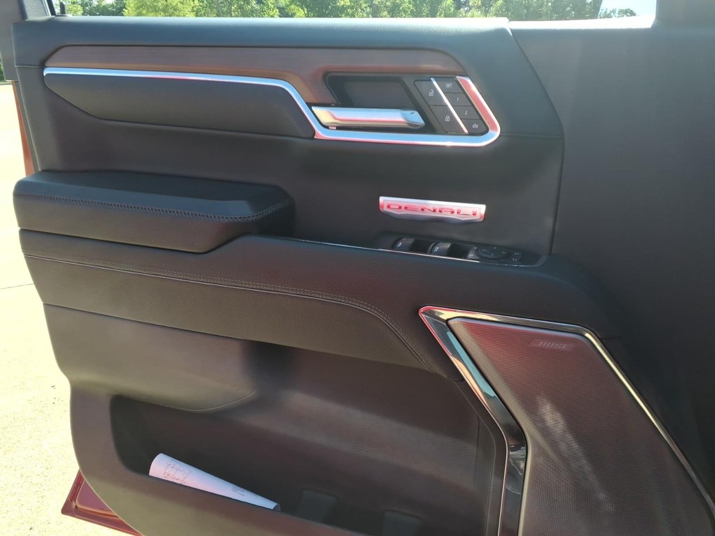 GMC Sierra 1500 Vehicle Full-screen Gallery Image 17
