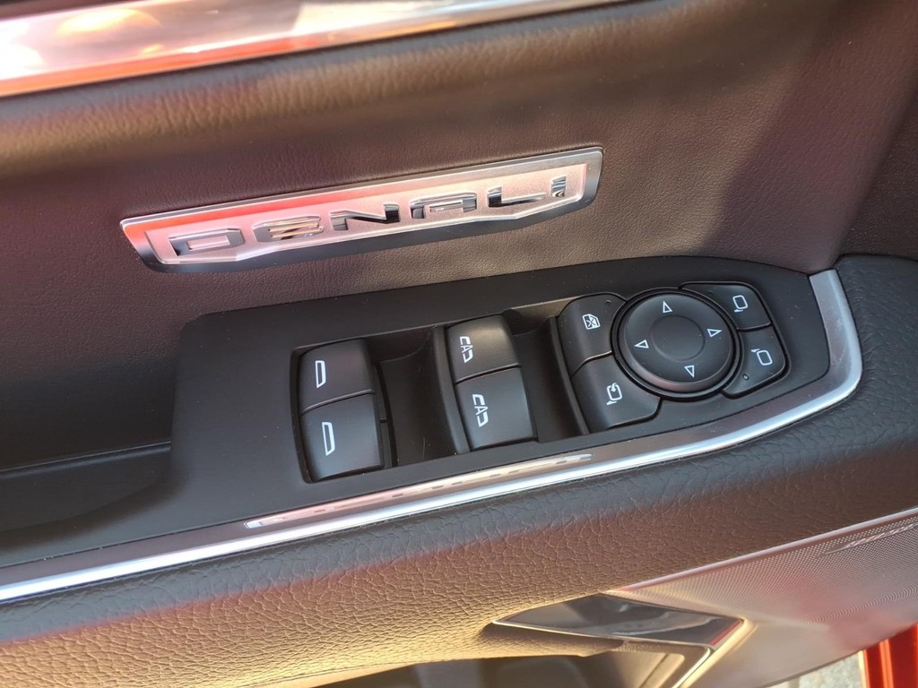 GMC Sierra 1500 Vehicle Full-screen Gallery Image 18