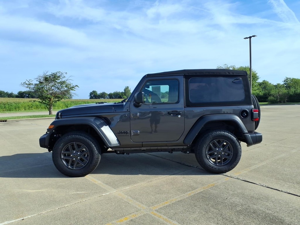 Jeep Wrangler Vehicle Full-screen Gallery Image 2