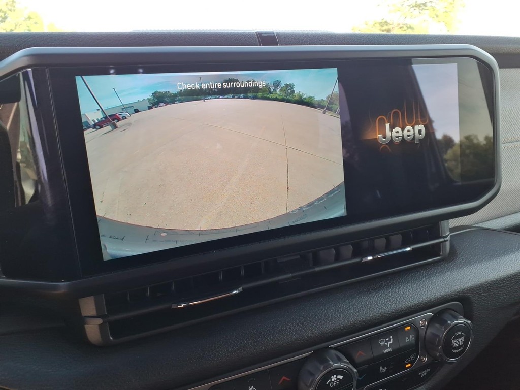 Jeep Wrangler Vehicle Full-screen Gallery Image 10