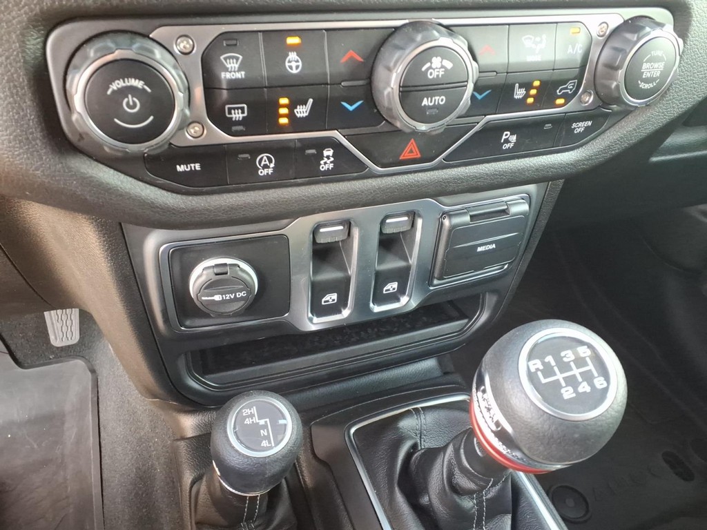 Jeep Wrangler Vehicle Full-screen Gallery Image 11