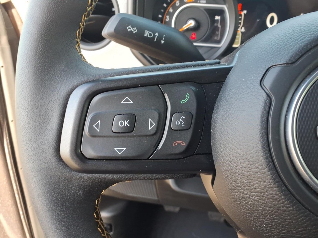 Jeep Wrangler Vehicle Full-screen Gallery Image 13