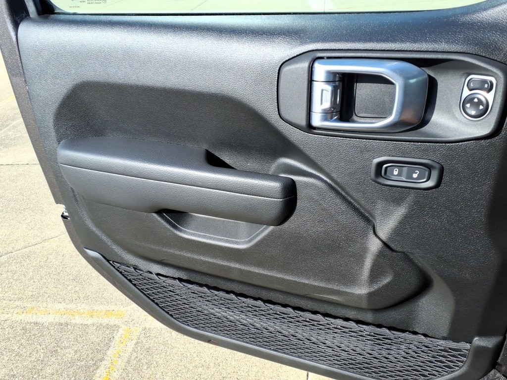 Jeep Wrangler Vehicle Full-screen Gallery Image 16