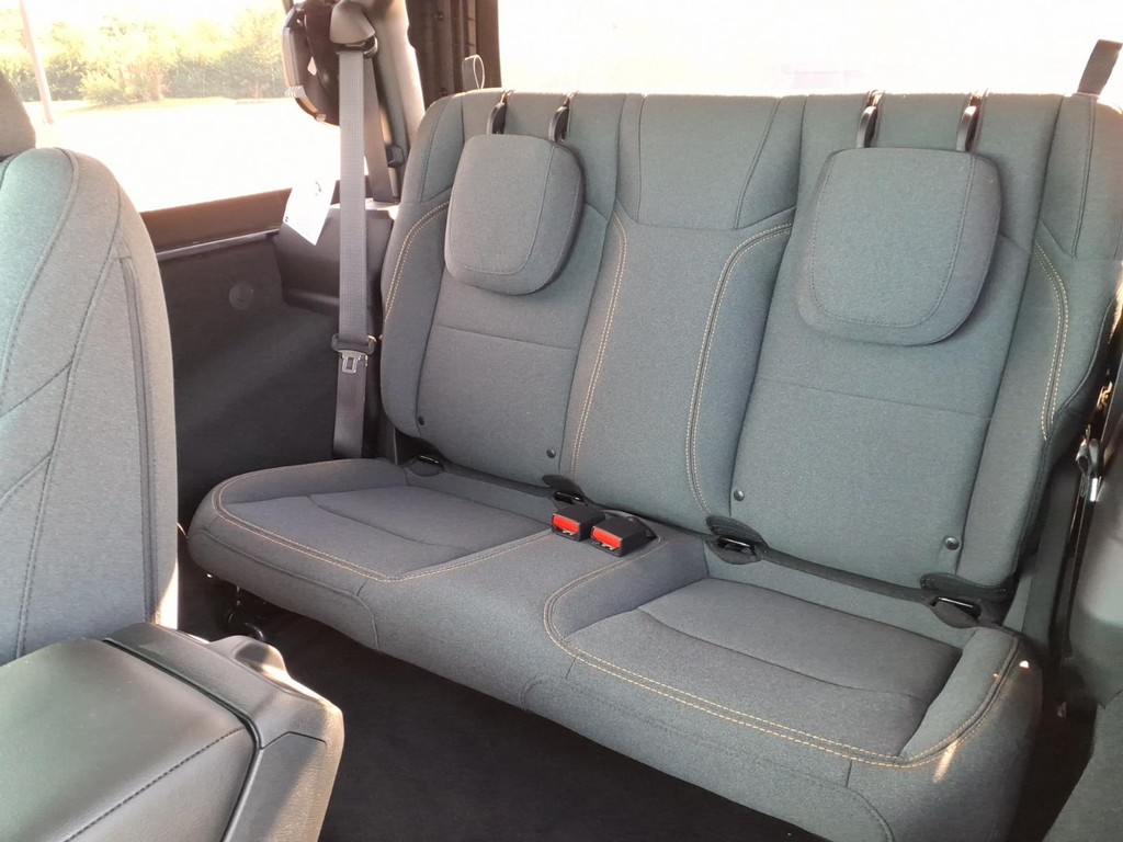 Jeep Wrangler Vehicle Full-screen Gallery Image 18