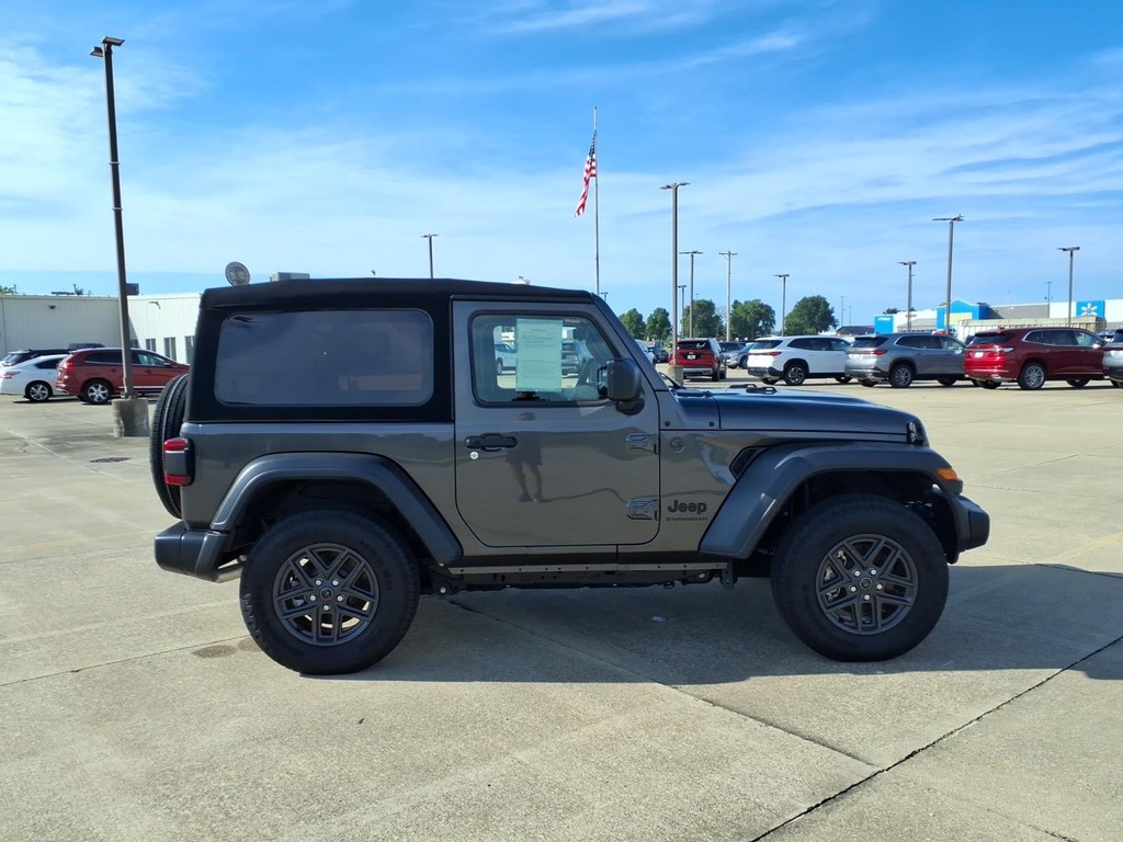 Jeep Wrangler Vehicle Full-screen Gallery Image 22