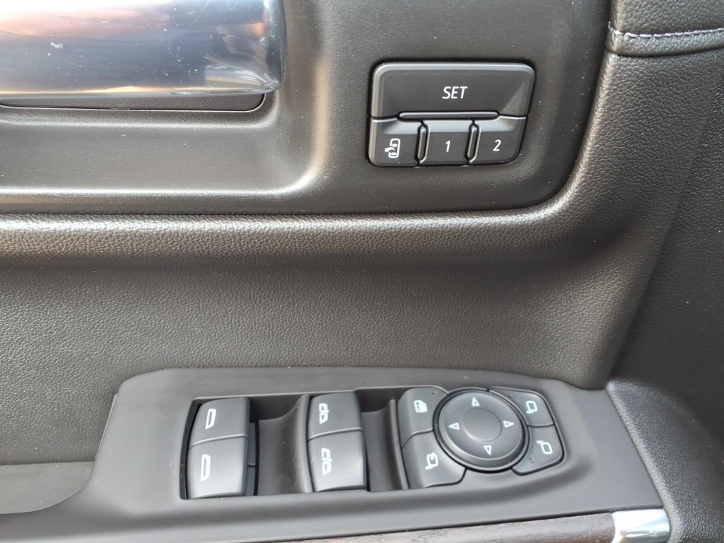 GMC Sierra 1500 Vehicle Full-screen Gallery Image 18