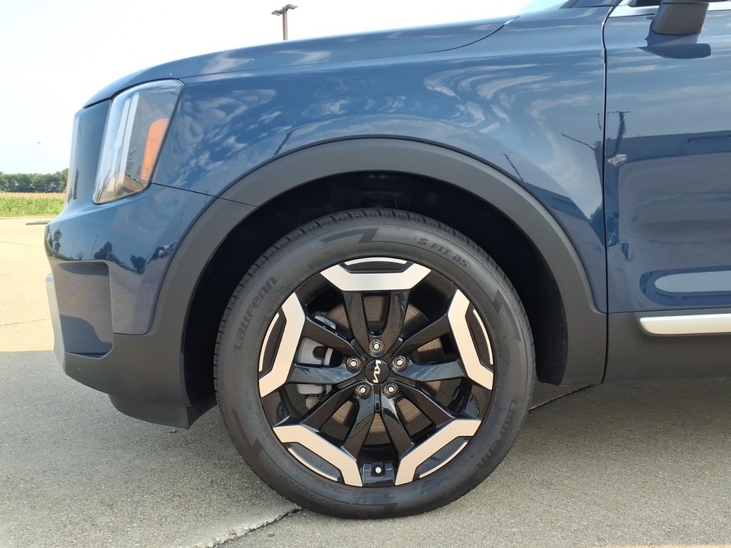 Kia Telluride Vehicle Full-screen Gallery Image 4