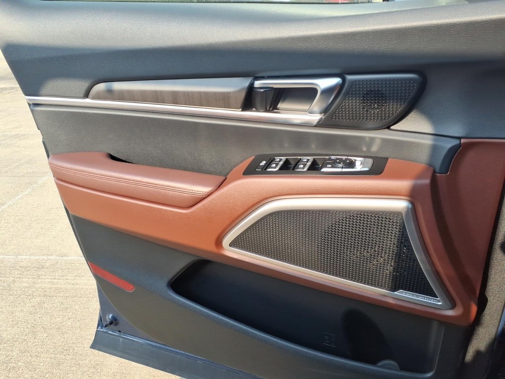 Kia Telluride Vehicle Full-screen Gallery Image 17