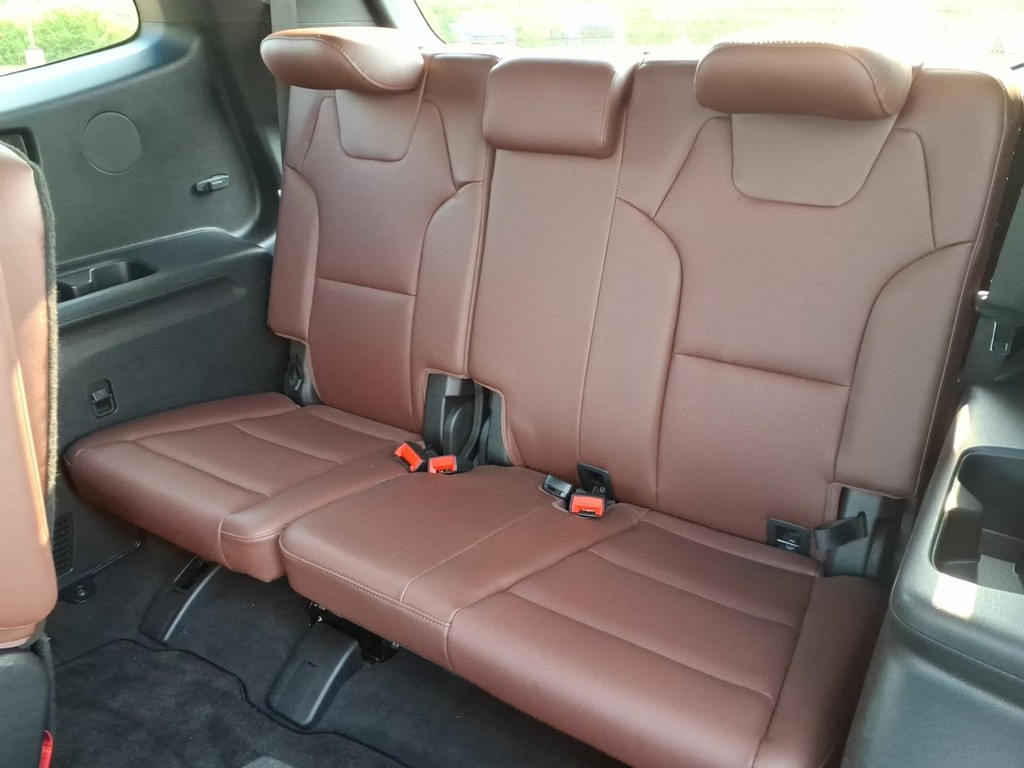 Kia Telluride Vehicle Full-screen Gallery Image 23