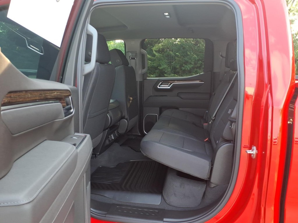 GMC Sierra 1500 Vehicle Full-screen Gallery Image 6