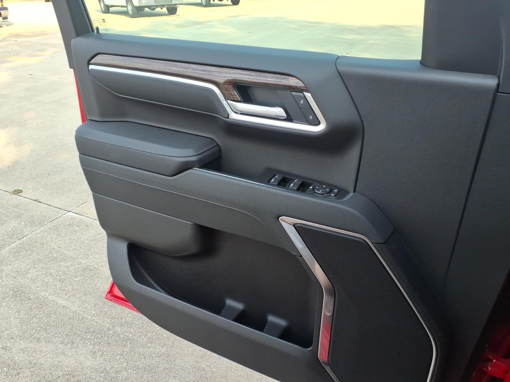 GMC Sierra 1500 Vehicle Full-screen Gallery Image 18