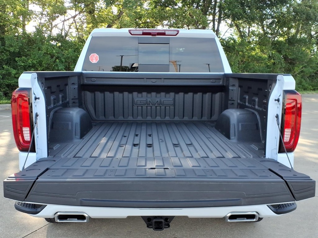 GMC Sierra 1500 Vehicle Full-screen Gallery Image 5