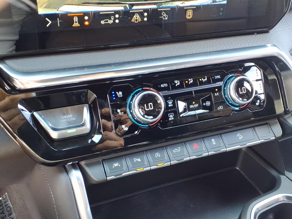 GMC Sierra 1500 Vehicle Full-screen Gallery Image 15