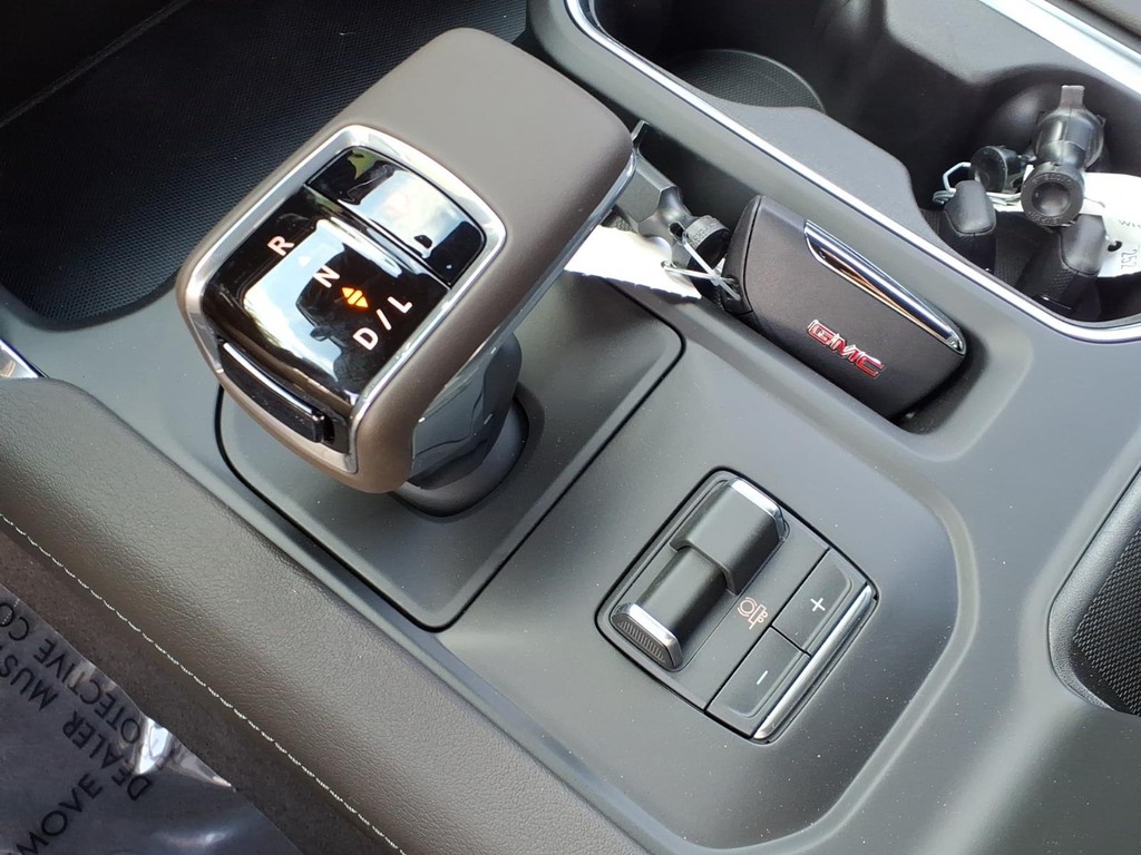 GMC Sierra 1500 Vehicle Full-screen Gallery Image 16