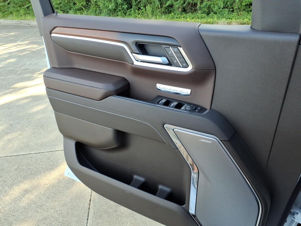 GMC Sierra 1500 Vehicle Full-screen Gallery Image 21