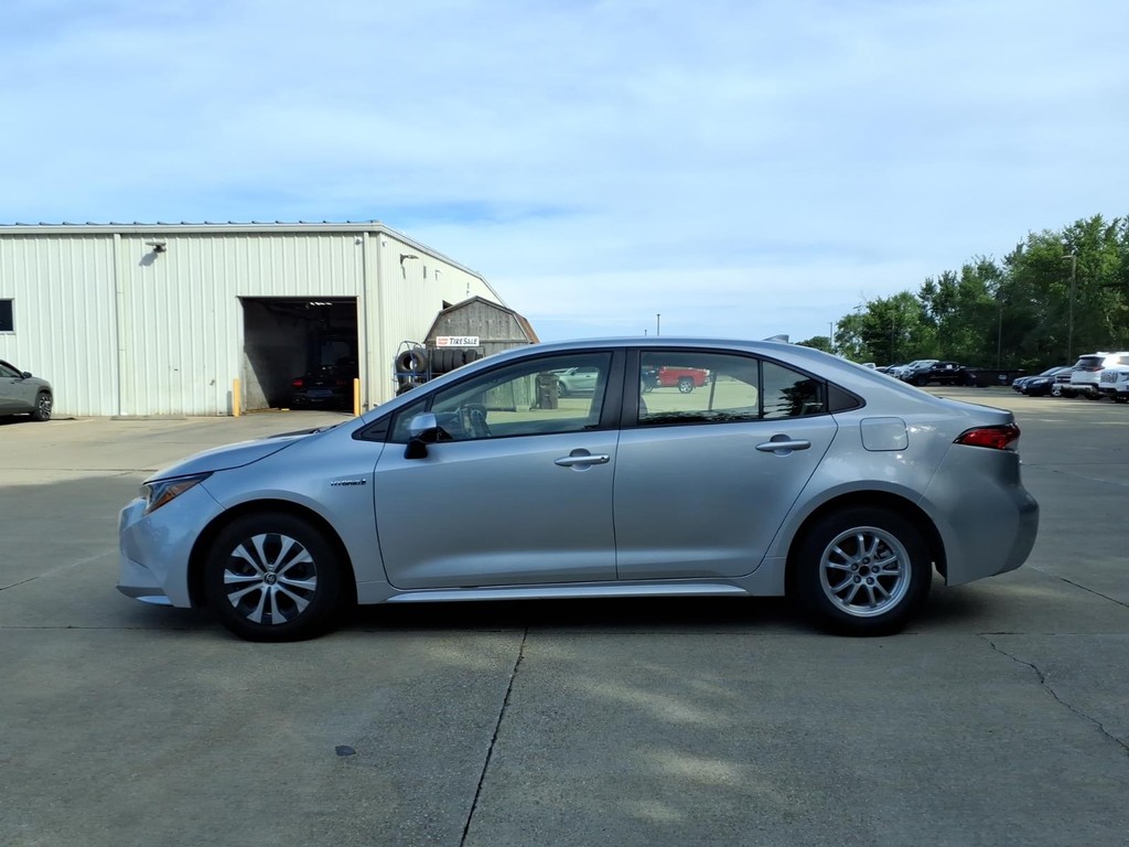 Toyota Corolla Hybrid Vehicle Full-screen Gallery Image 2