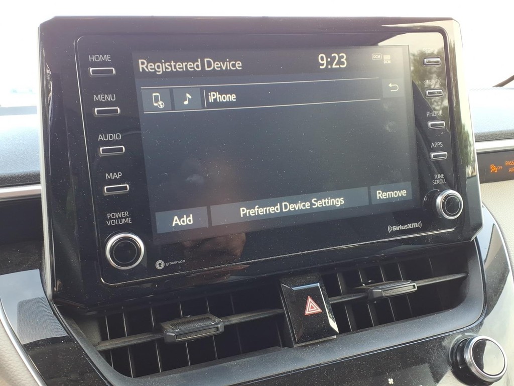 Toyota Corolla Hybrid Vehicle Full-screen Gallery Image 8