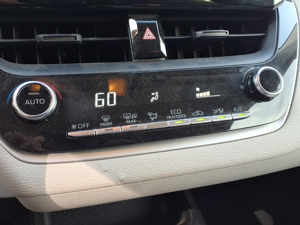 Toyota Corolla Hybrid Vehicle Full-screen Gallery Image 10
