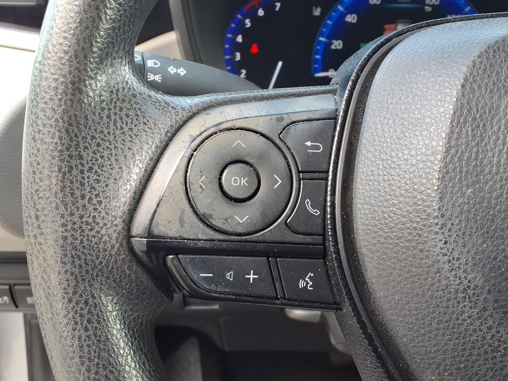 Toyota Corolla Hybrid Vehicle Full-screen Gallery Image 13