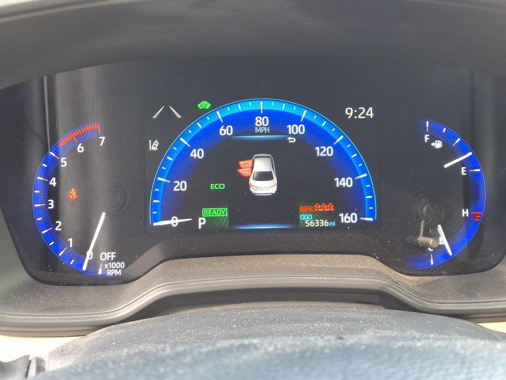 Toyota Corolla Hybrid Vehicle Full-screen Gallery Image 15
