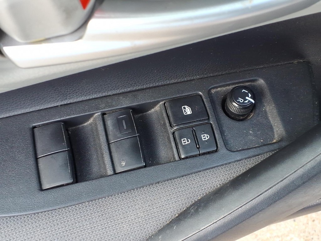 Toyota Corolla Hybrid Vehicle Full-screen Gallery Image 17