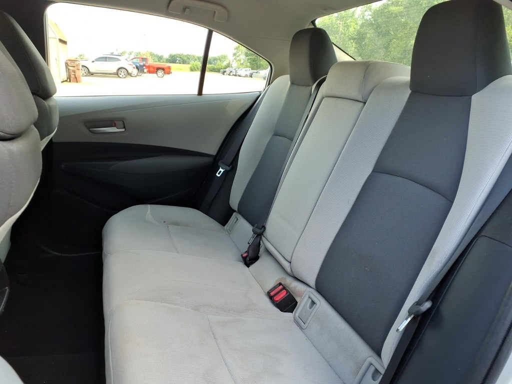 Toyota Corolla Hybrid Vehicle Full-screen Gallery Image 19