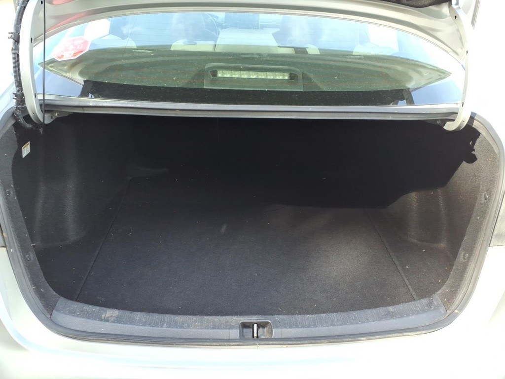 Toyota Corolla Hybrid Vehicle Full-screen Gallery Image 20