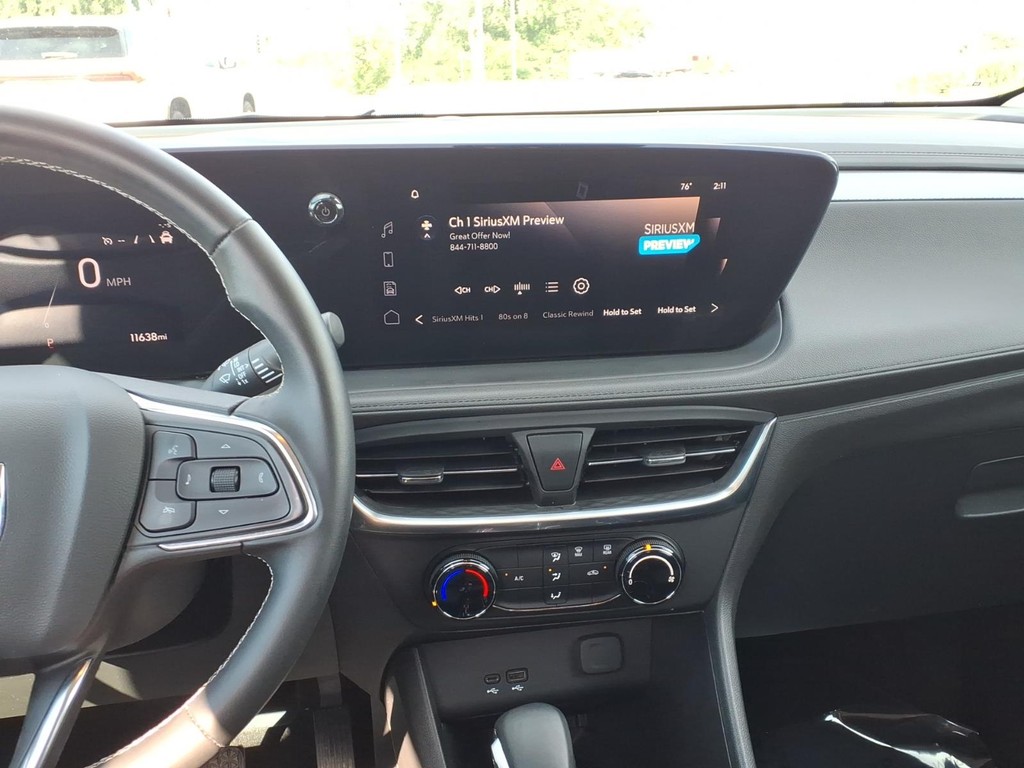 Buick Encore GX Vehicle Full-screen Gallery Image 2