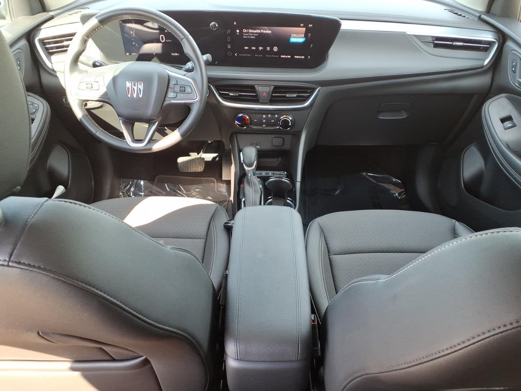 Buick Encore GX Vehicle Full-screen Gallery Image 3