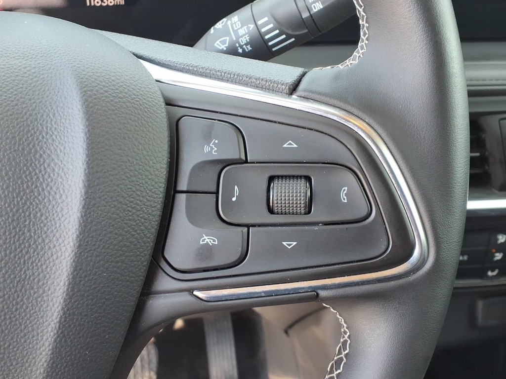 Buick Encore GX Vehicle Full-screen Gallery Image 11