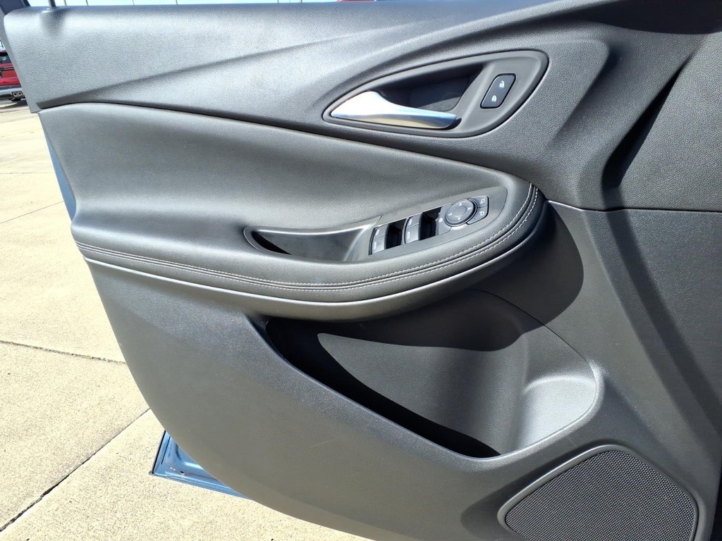 Buick Encore GX Vehicle Full-screen Gallery Image 13