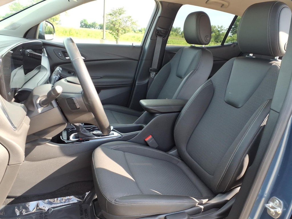 Buick Encore GX Vehicle Full-screen Gallery Image 15