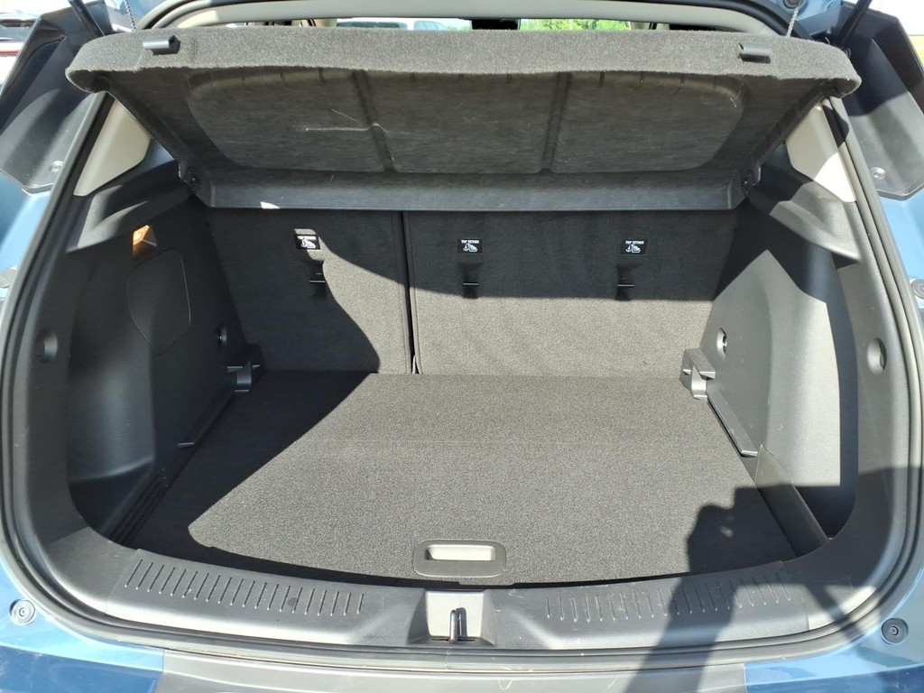 Buick Encore GX Vehicle Full-screen Gallery Image 17