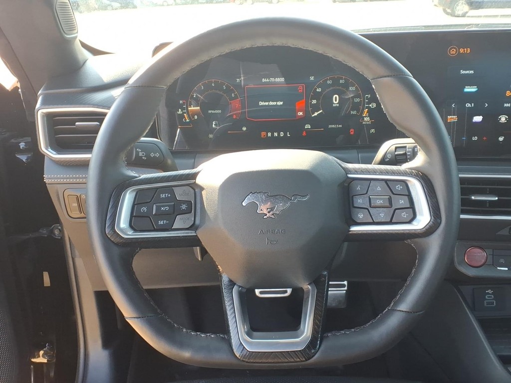 Ford Mustang Vehicle Full-screen Gallery Image 4