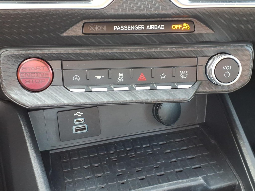 Ford Mustang Vehicle Full-screen Gallery Image 11