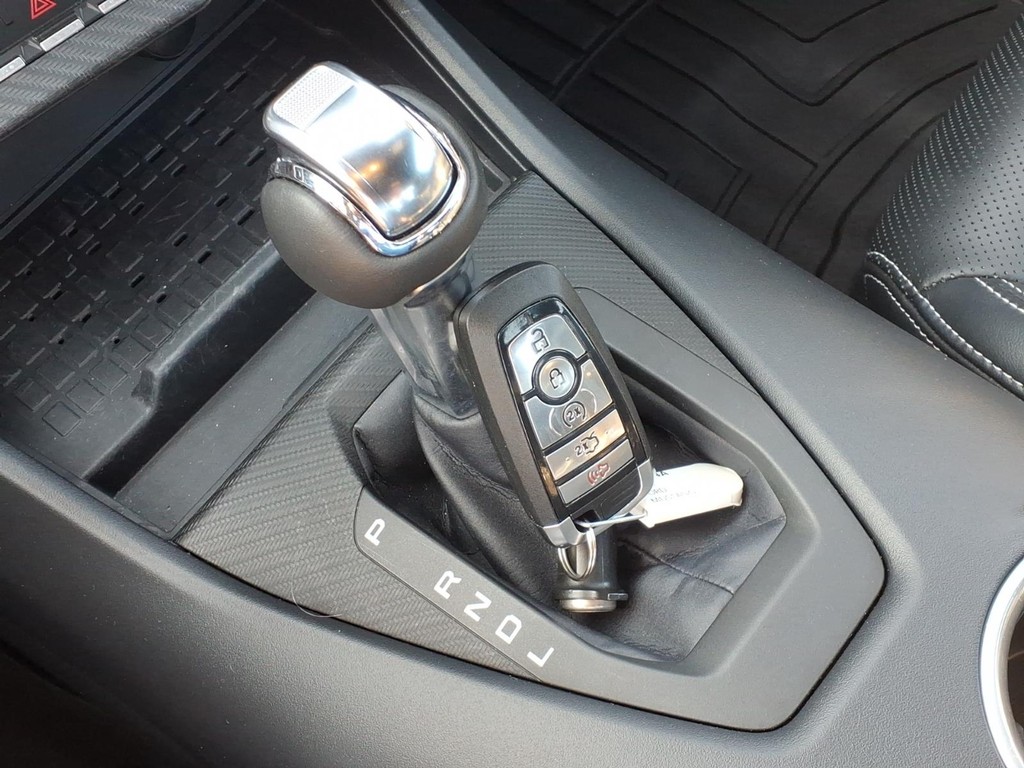 Ford Mustang Vehicle Full-screen Gallery Image 12