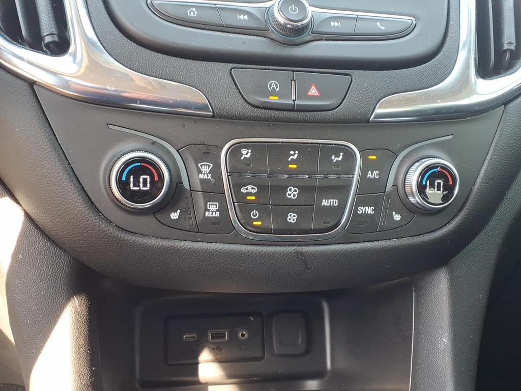 Chevrolet Equinox Vehicle Full-screen Gallery Image 10