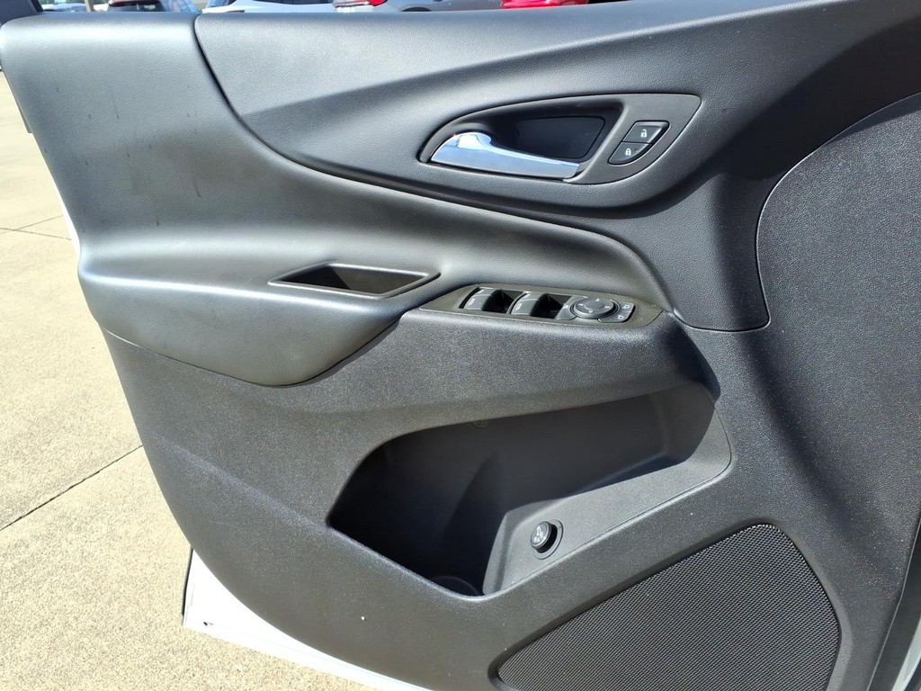 Chevrolet Equinox Vehicle Full-screen Gallery Image 15