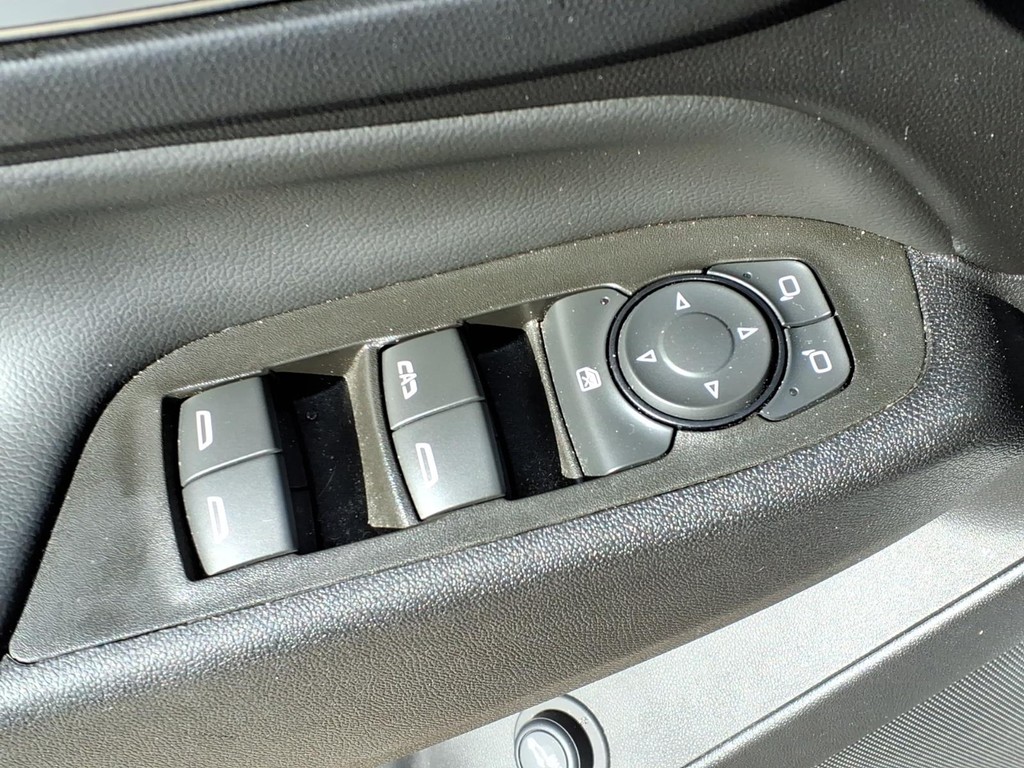 Chevrolet Equinox Vehicle Full-screen Gallery Image 16